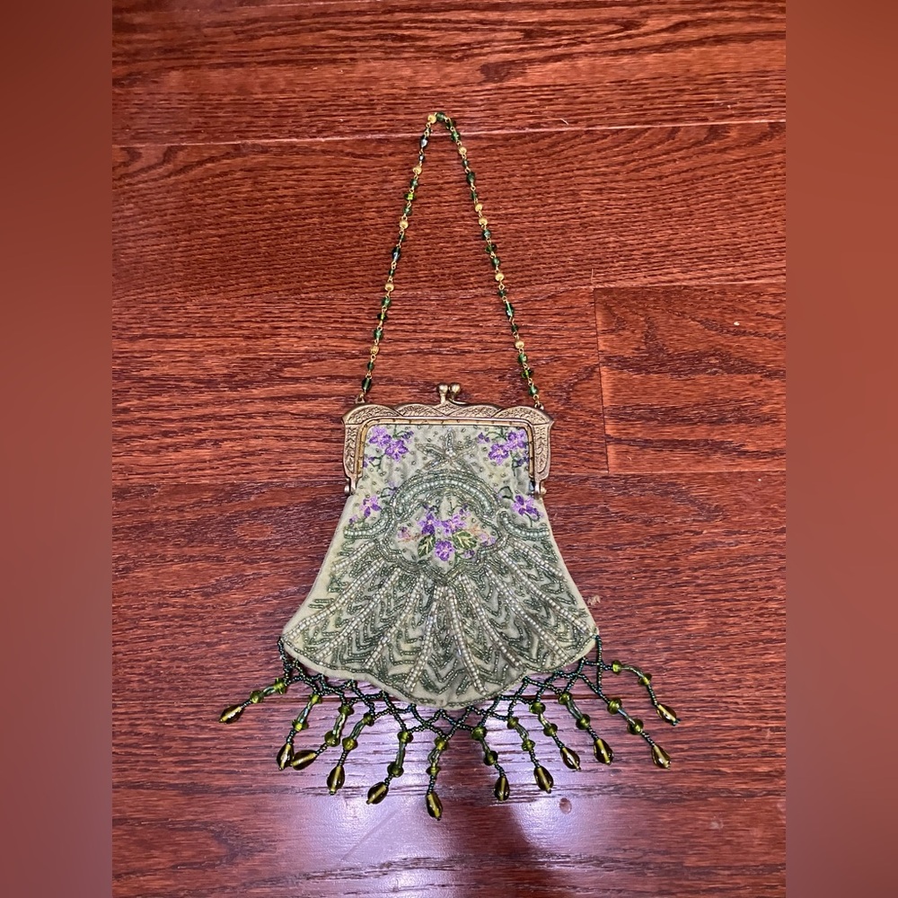 Vintage antique art deco flapper beaded purse with metal clasp